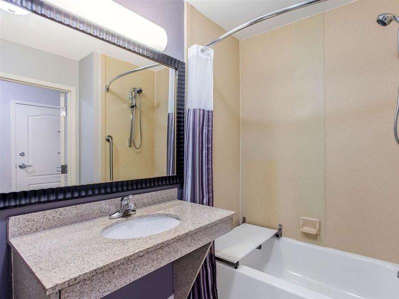 La Quinta Inn & Suites Fultondale Dış mekan fotoğraf